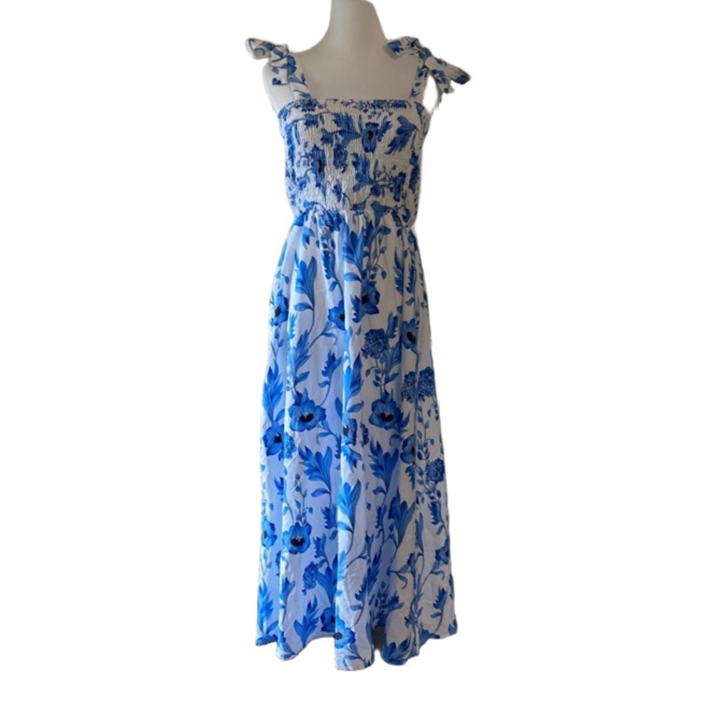 White Maxi Dress with Blue Floral Print and Tie Straps Smocked Summer SHEIN - Picture 4 of 12